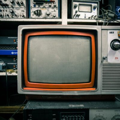 Jak wynaleziono telewizję #elektronika #historia #komunikacja #media #nauka #rozwój #technologie #telewizja #wynalazki - ciekawostki.app