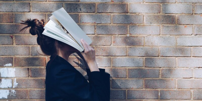 Habituacja – stopniowe przyzwyczajanie się do bodźca #adaptacja #bodziec #desensytyzacja #habituacja #mózg #neurobiologia #procesy poznawcze #sensoryka #synapsy #terapia ekspozycyjna #uczenie się #układ nerwowy - ciekawostki.app